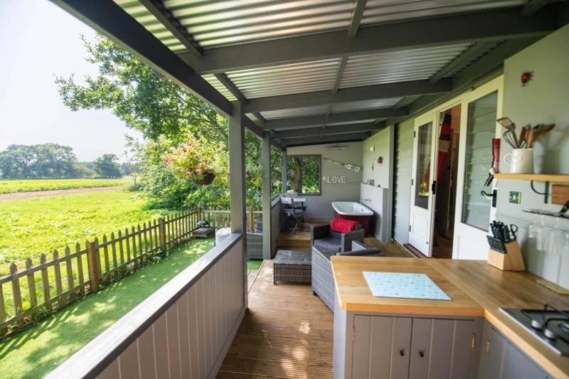Thompson Hall Retreat Экстерьер фото